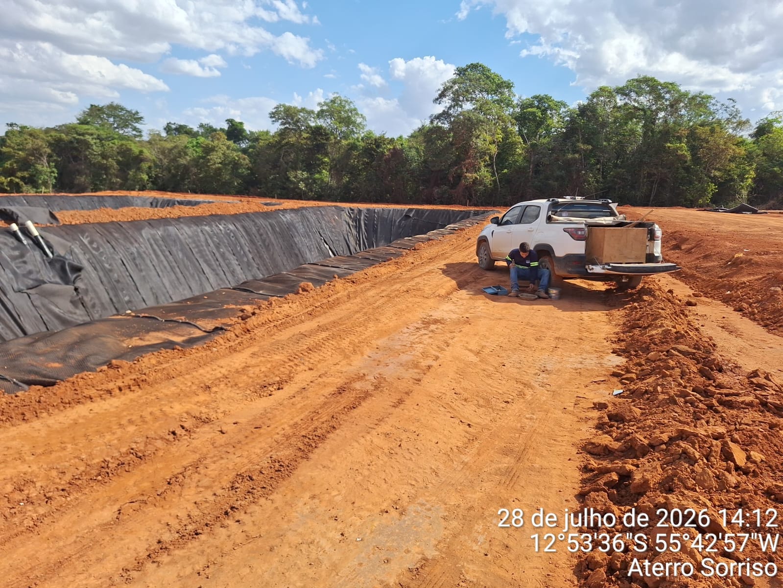 Célula do aterro sanitário com sistema de impermeabilização instalado