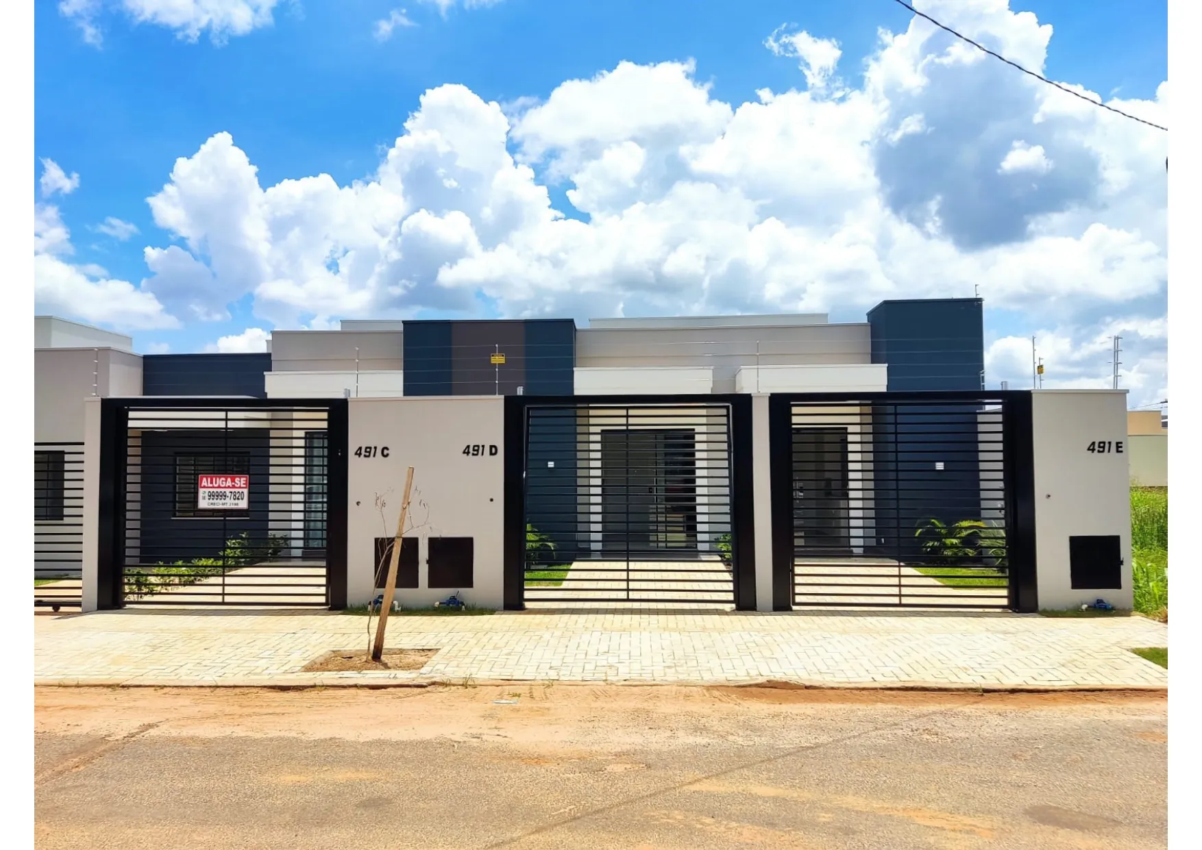 Fachadas de casas residenciais em Colinas desenvolvidas na trajetória VLA
